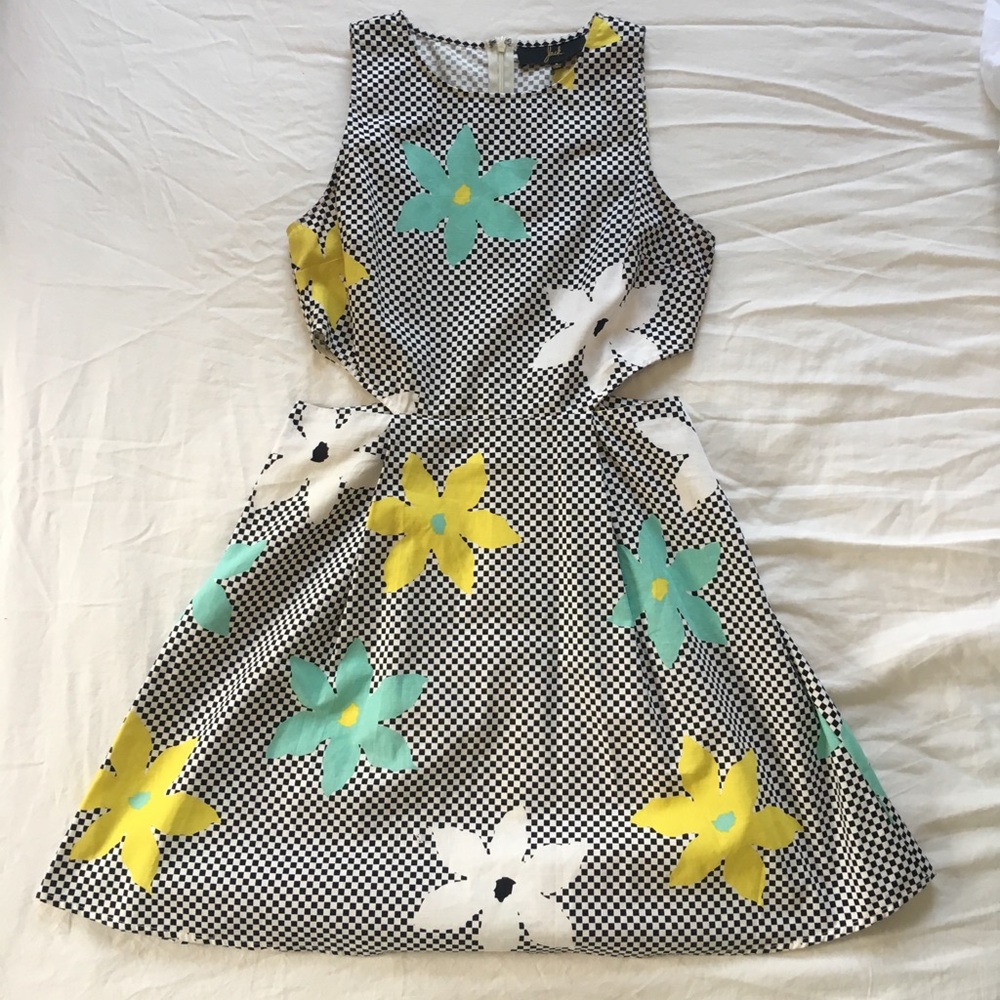 Flirty 60’s 🌼 Mod Flower Checkered Dress ◻️◼️🌼